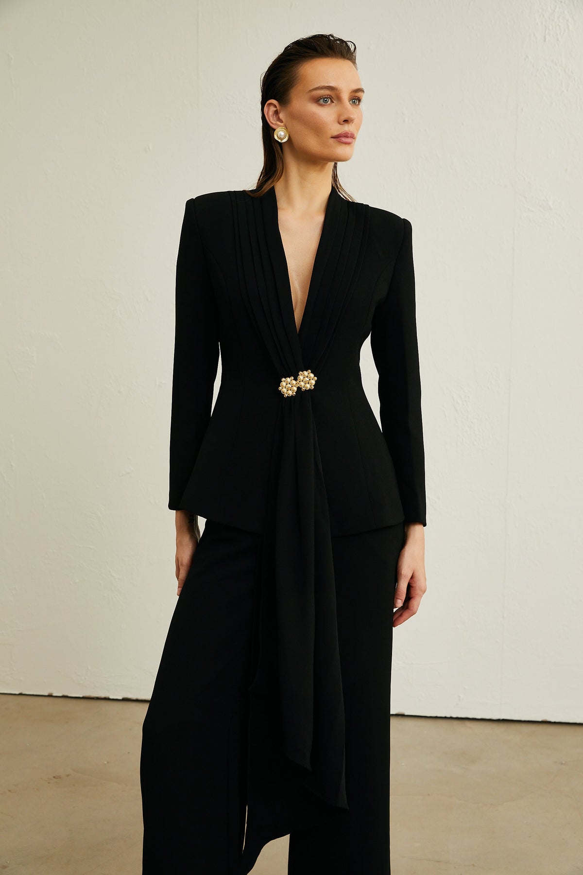 Suzanne Siyah Pilili Ceket Ve Pantolon Uyumlu Takım