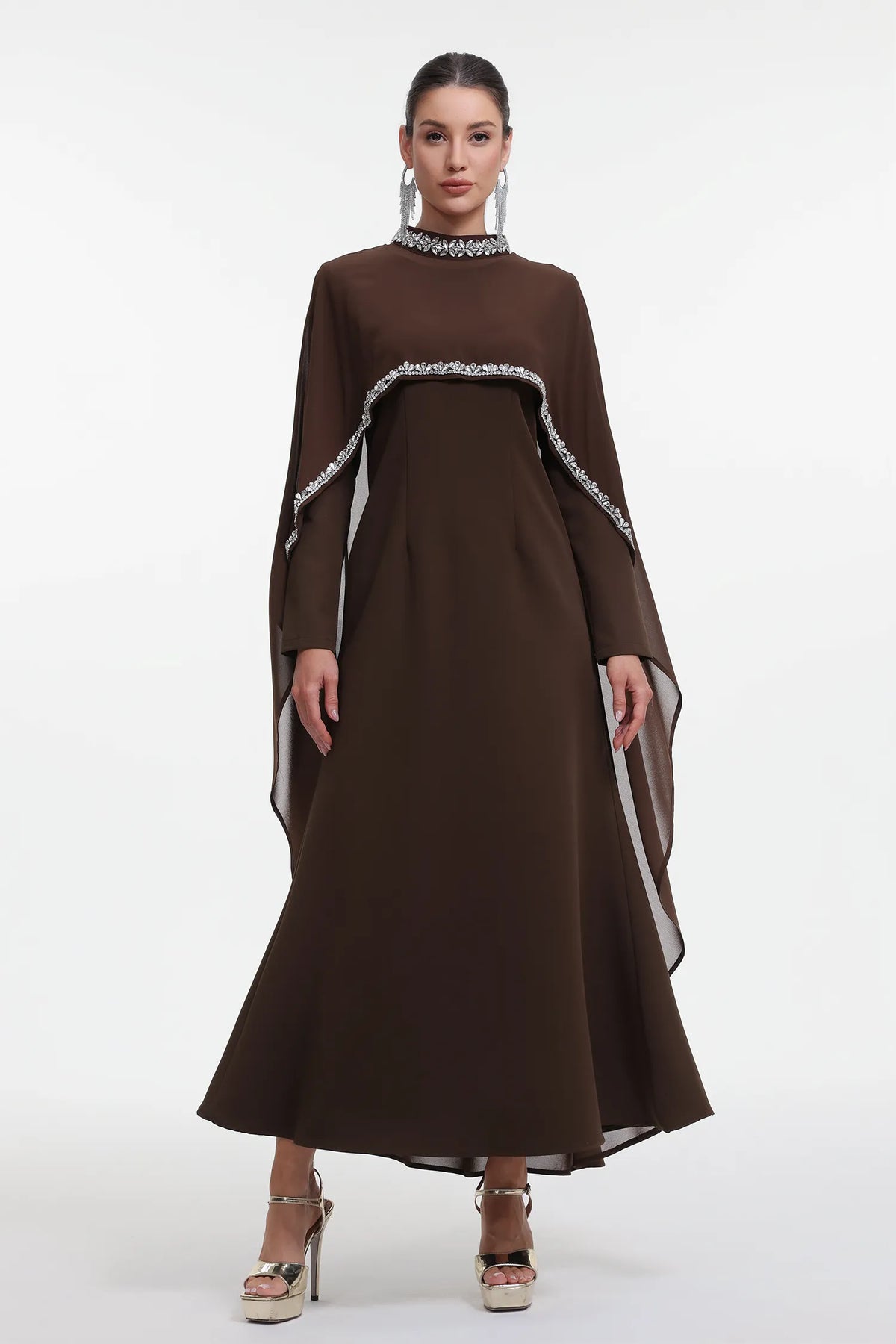 Nadine Zarif, Özel Tasarım, Uzun Kollu, Taşlı File Pelerinli Kahverengi Maksi Elbise