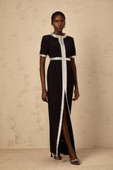 Mylène siyah ön yırtmaçlı kristal işlemeli maksi elbise