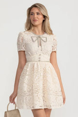 Yuvarlak Yakalı ve Dekoratif Fiyonklu Kısa Kollu Dantel Elbise - Fildişi