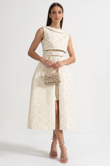 Nova Yüksek Yaka ve Ön Yırtmaçlı Çiçek İşlemeli Kolsuz Elbise