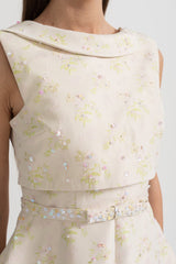 Nova Yüksek Yaka ve Ön Yırtmaçlı Çiçek İşlemeli Kolsuz Elbise