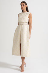 Nova Yüksek Yaka ve Ön Yırtmaçlı Çiçek İşlemeli Kolsuz Elbise