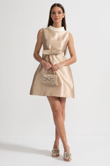 Kontrast Beyaz Yakalı ve Uyumlu Eşleşen Fiyonk Kemerli Saten Elbise - Bej Satış fiyatı