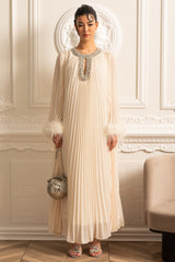 Alira Tüylü Manşetler ve Parıltılı Yaka ile Pileli Uzun Elbise